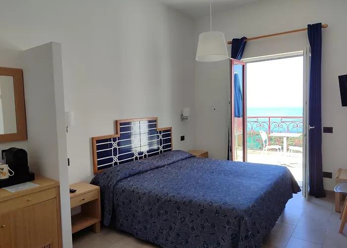 Ξενοδοχείο Dania 3*