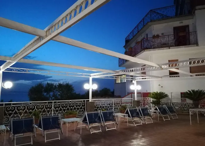 Ξενοδοχείο Dania 3*