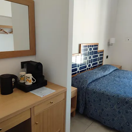Dania Hotel 3*