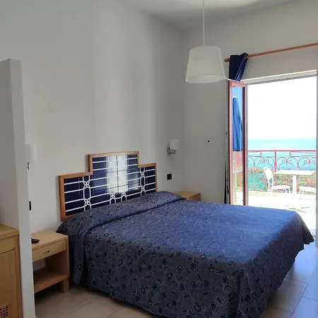 Ξενοδοχείο Dania 3*