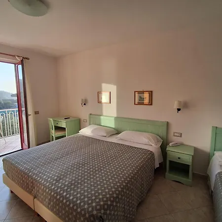 Dania Sorrento