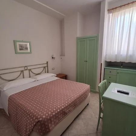 Dania Hotel 3*